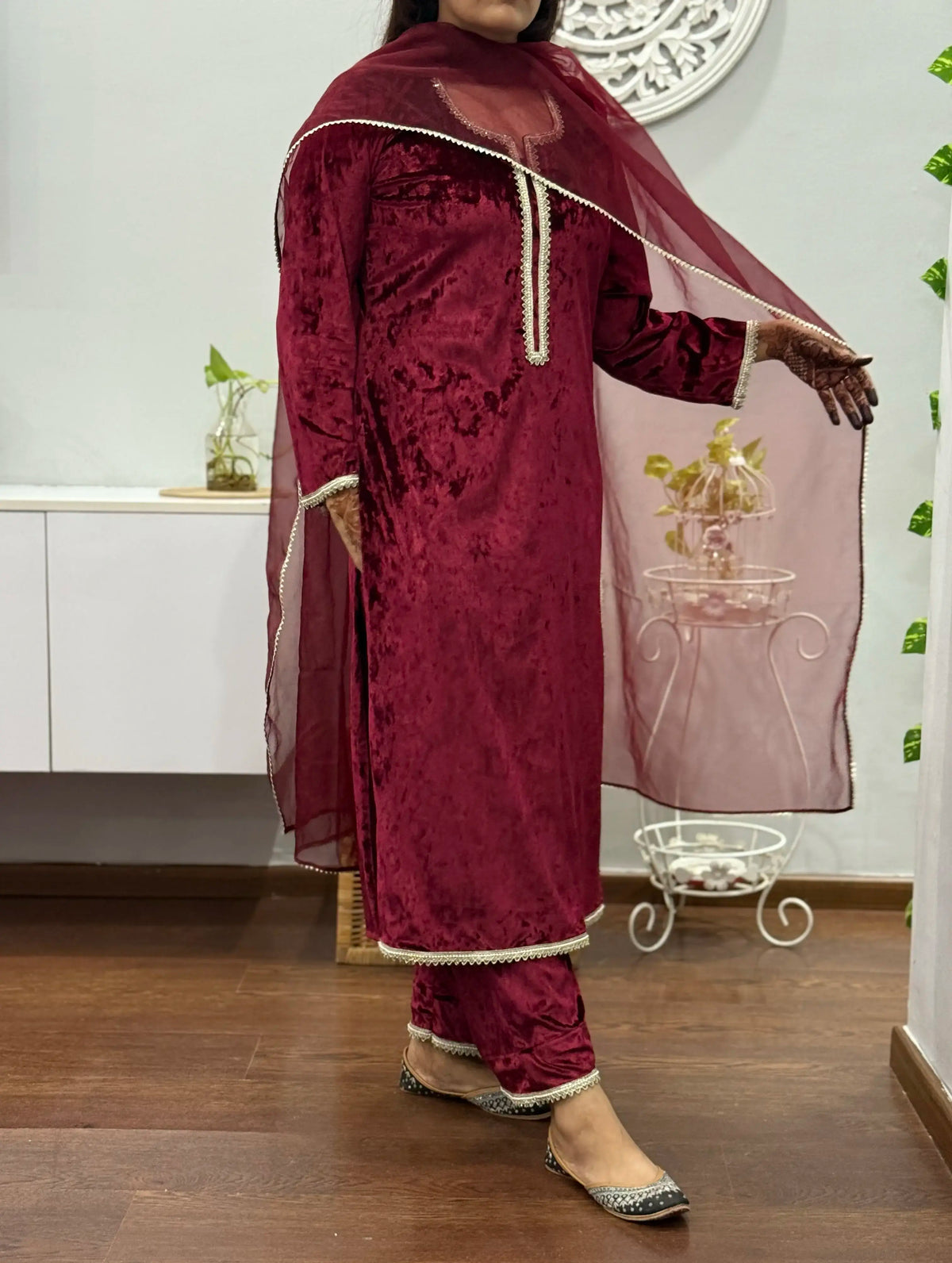 Mehnoor Velvet Suit Set 3