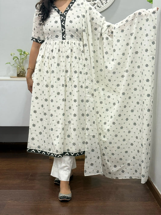 Aarohi Suit Set